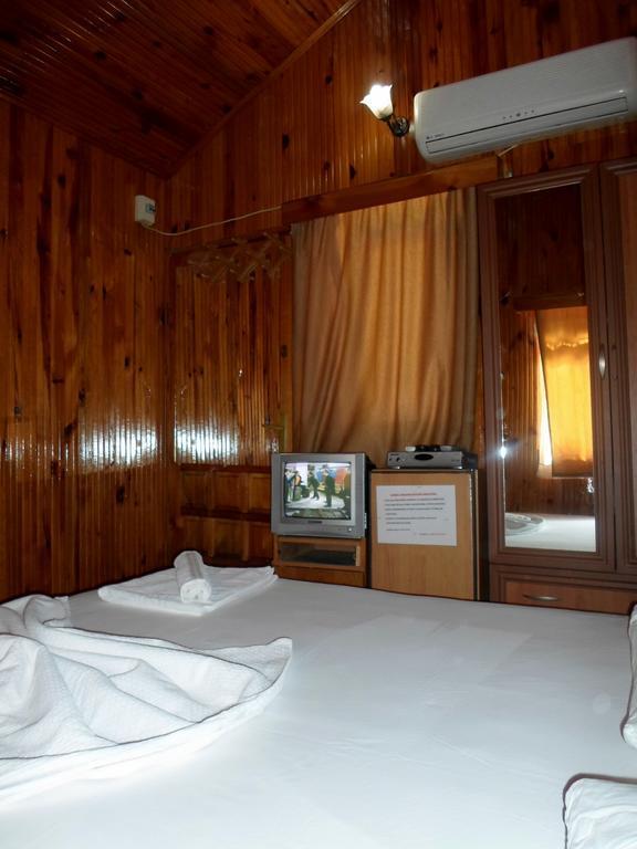 Oran Pansiyon Agac Evler Hotel Çıralı Bilik gambar